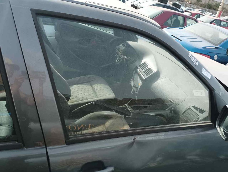 SEAT Ibiza 2 generation (1993-2002) Priekšējo labo durvju logs 43R001100 25338081