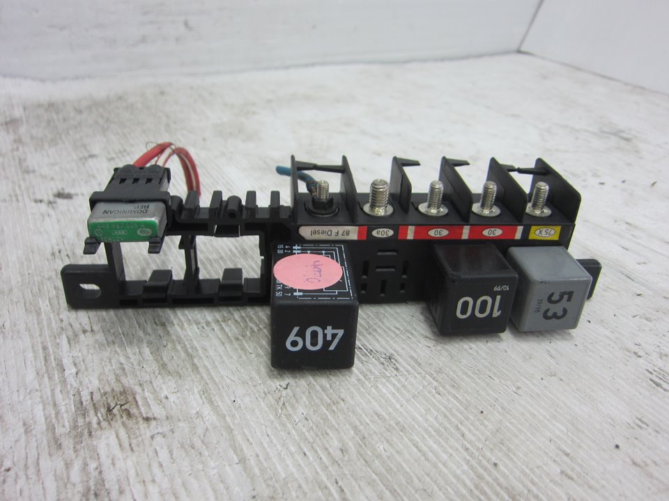 CHEVROLET Golf 4 generation (1997-2006) Fuse Box 8L0941822 24908483