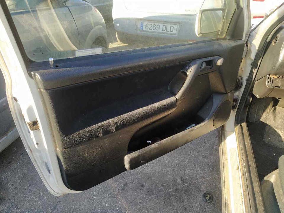 VOLKSWAGEN Passat B2 (1981-1988) Front Left Door Panel 25361651