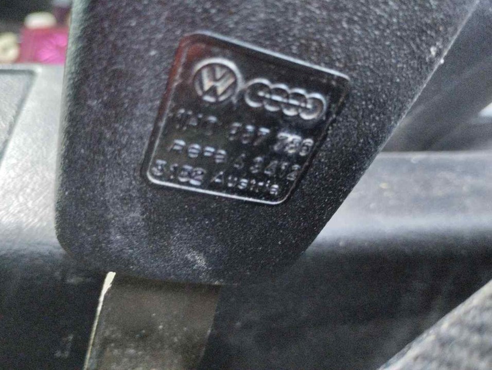 VOLKSWAGEN Golf 3 generation (1991-1998) Пряжка ремня безопасности переднего правого сиденья 1H0657756 25333947