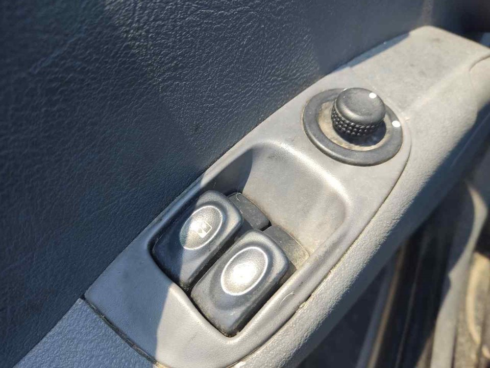 RENAULT Megane 1 generation (1995-2003) Кнопка стеклоподъемника передней левой двери 429998K 21299436