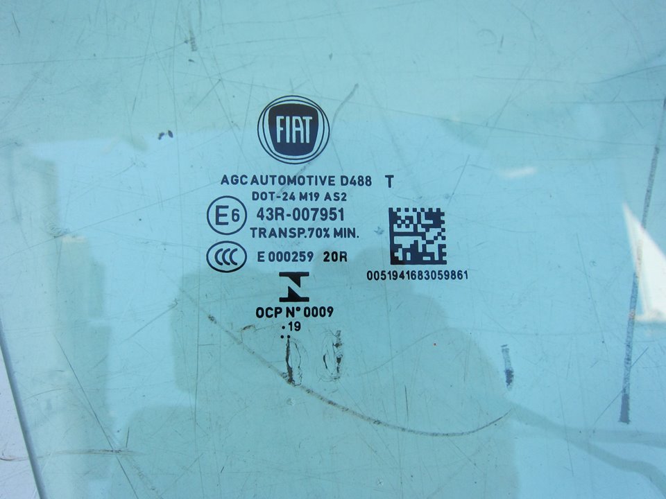 FIAT 500X 1 generation (2014-2024) Priekinių dešinių durų fortkutė (mažasis stiklas) 43R007951 24955767
