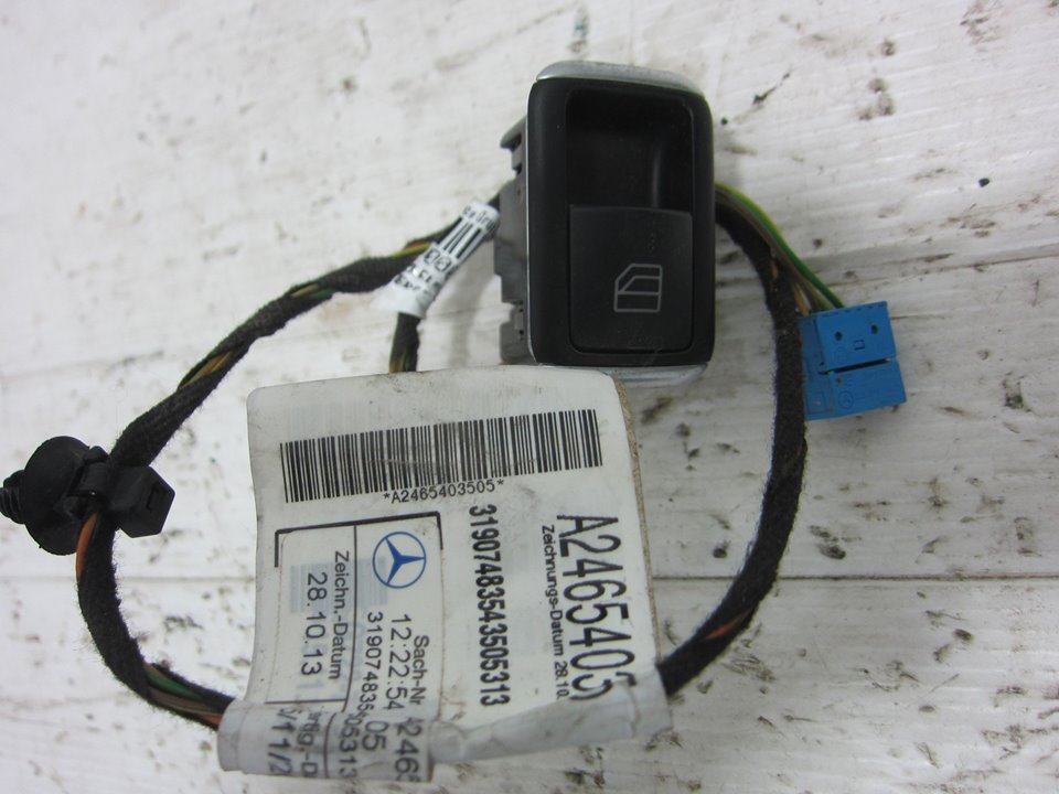 MERCEDES-BENZ GLA-Class X156 (2013-2020) Front Right Door Window Switch A2049058102 24880998