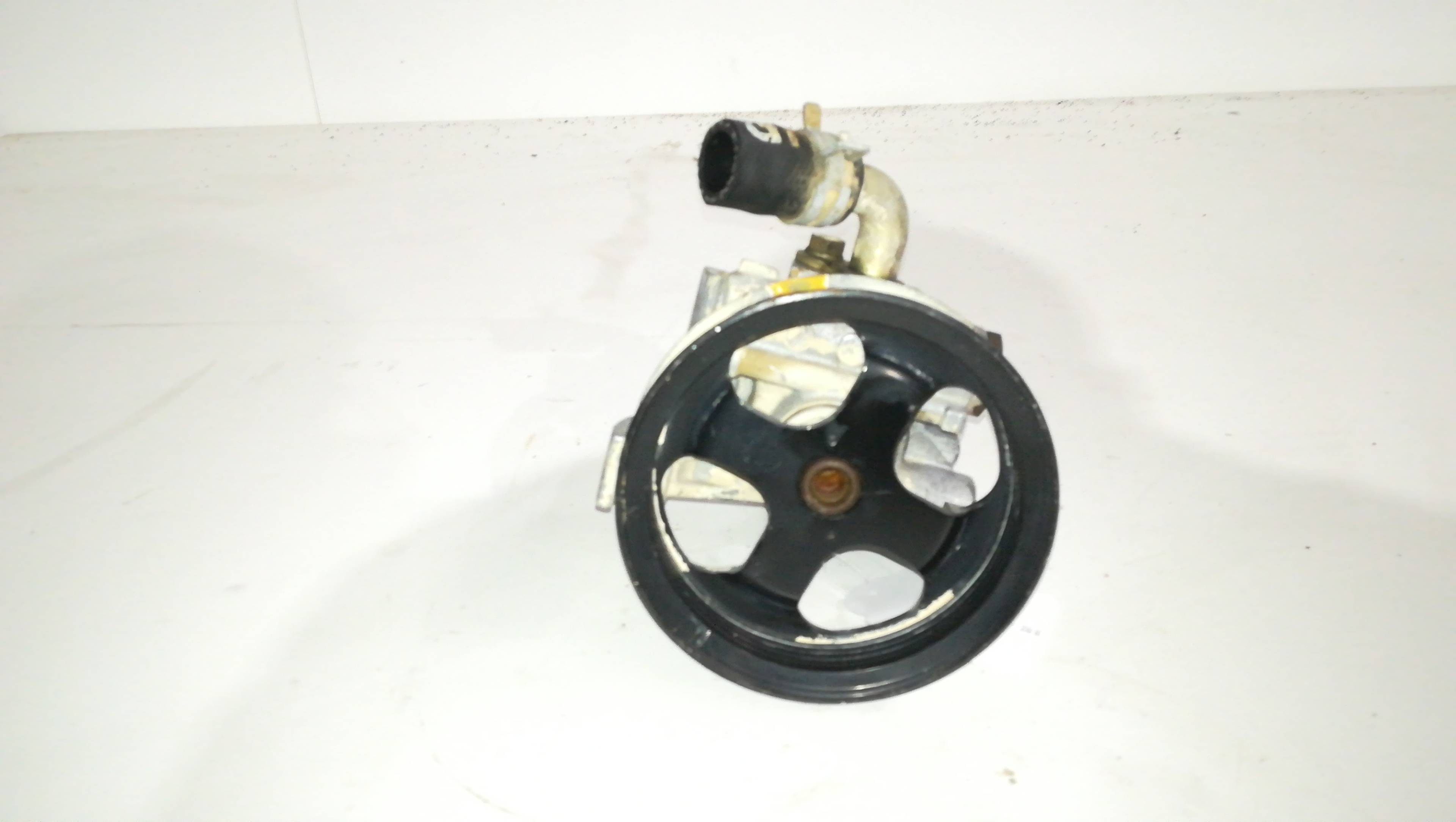 Bomba de servodirección 2T14-3A696-AE de Ford Transit connect (p65_, p70_, p80_) 2002-2013 - pieza usada