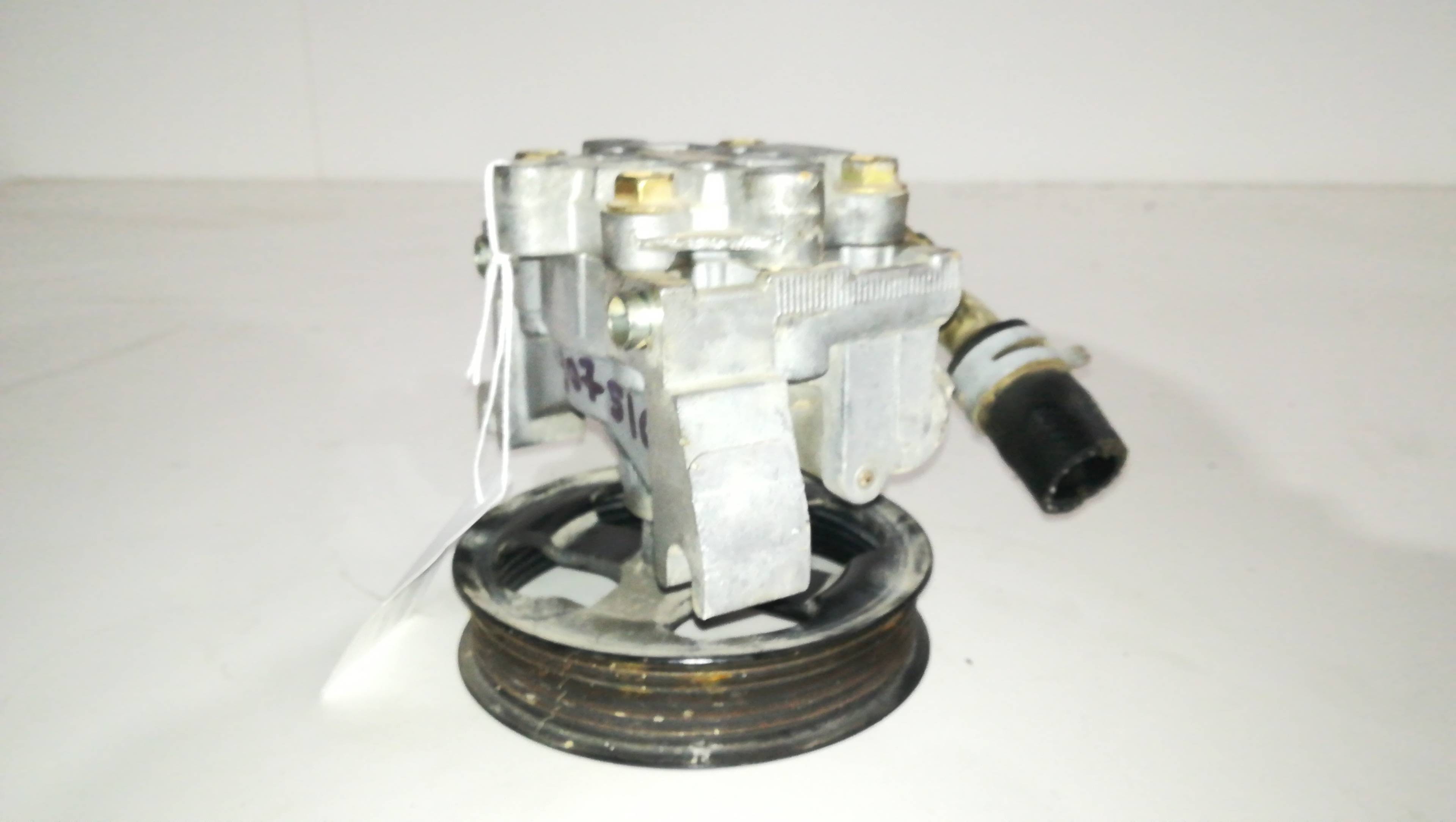 Bomba de servodirección 2T14-3A696-AE de Ford Transit connect (p65_, p70_, p80_) 2002-2013 - pieza usada