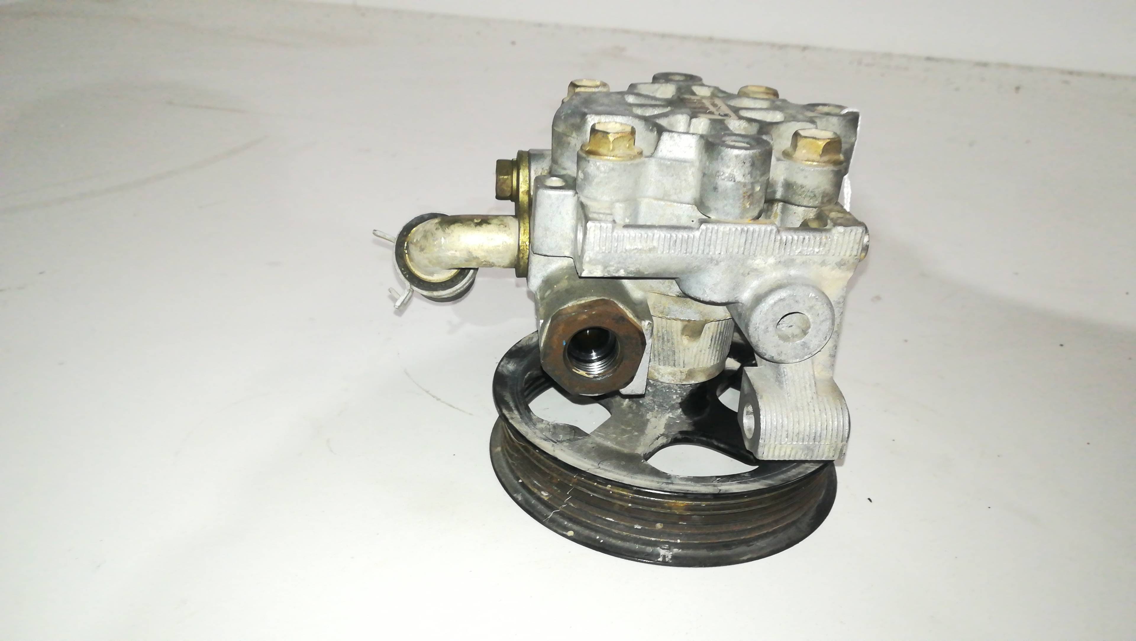 Bomba de servodirección 2T14-3A696-AE de Ford Transit connect (p65_, p70_, p80_) 2002-2013 - pieza usada