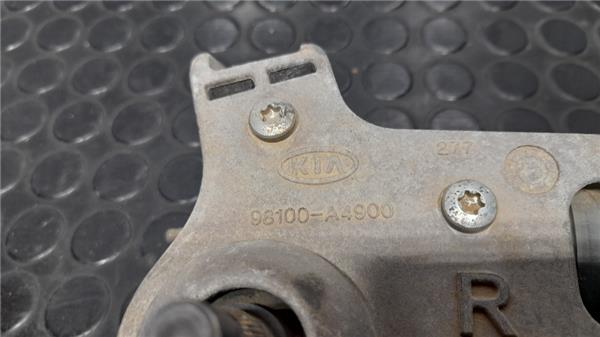 Motor limpia delantero 98100-A4900 de Kia Carens (rp) 2013-0 - pieza usada