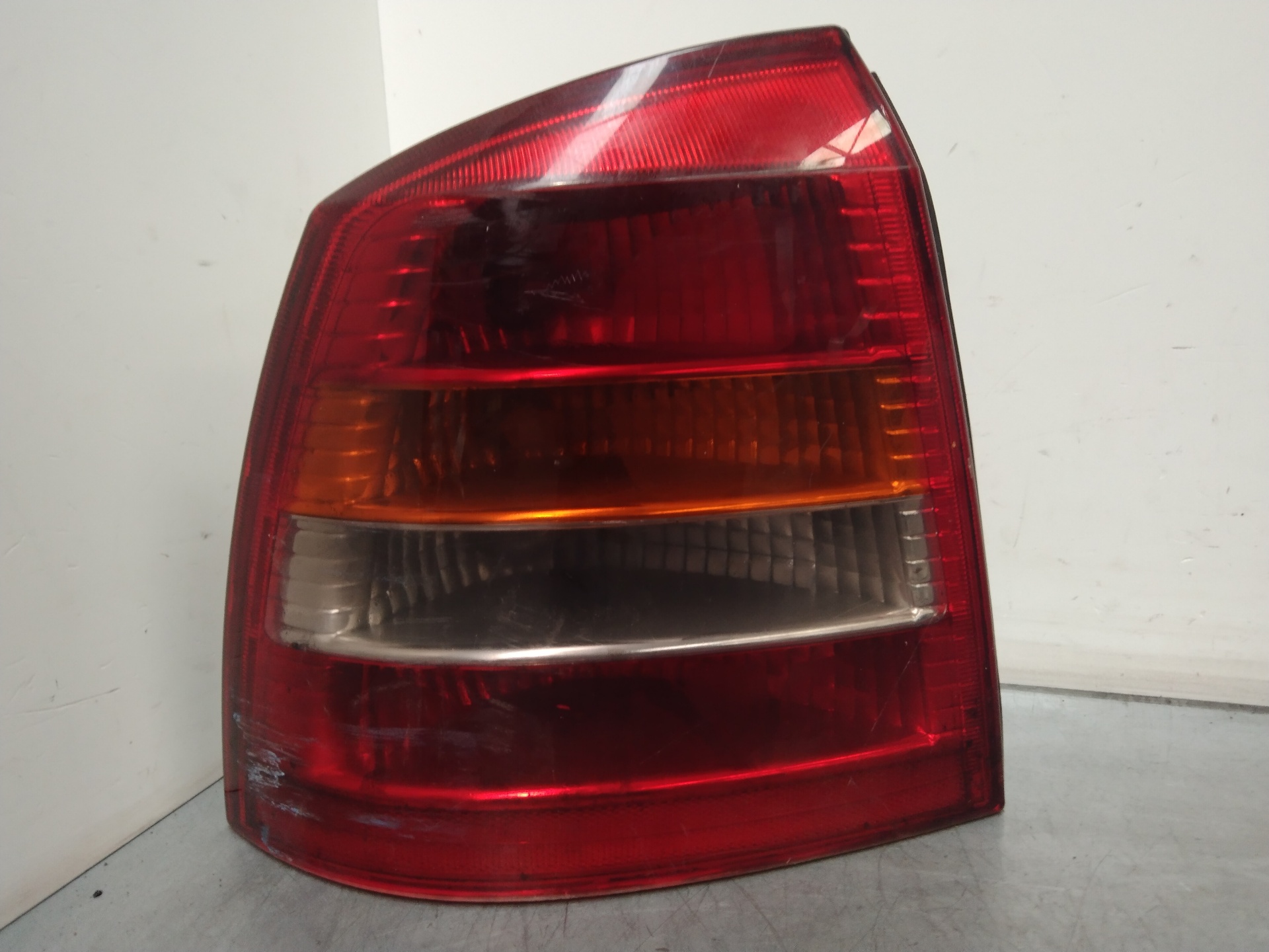 Piloto trasero izquierdo Y20DTH 90521542 de Opel Astra g classic (t98) 2004-2006 - pieza usada