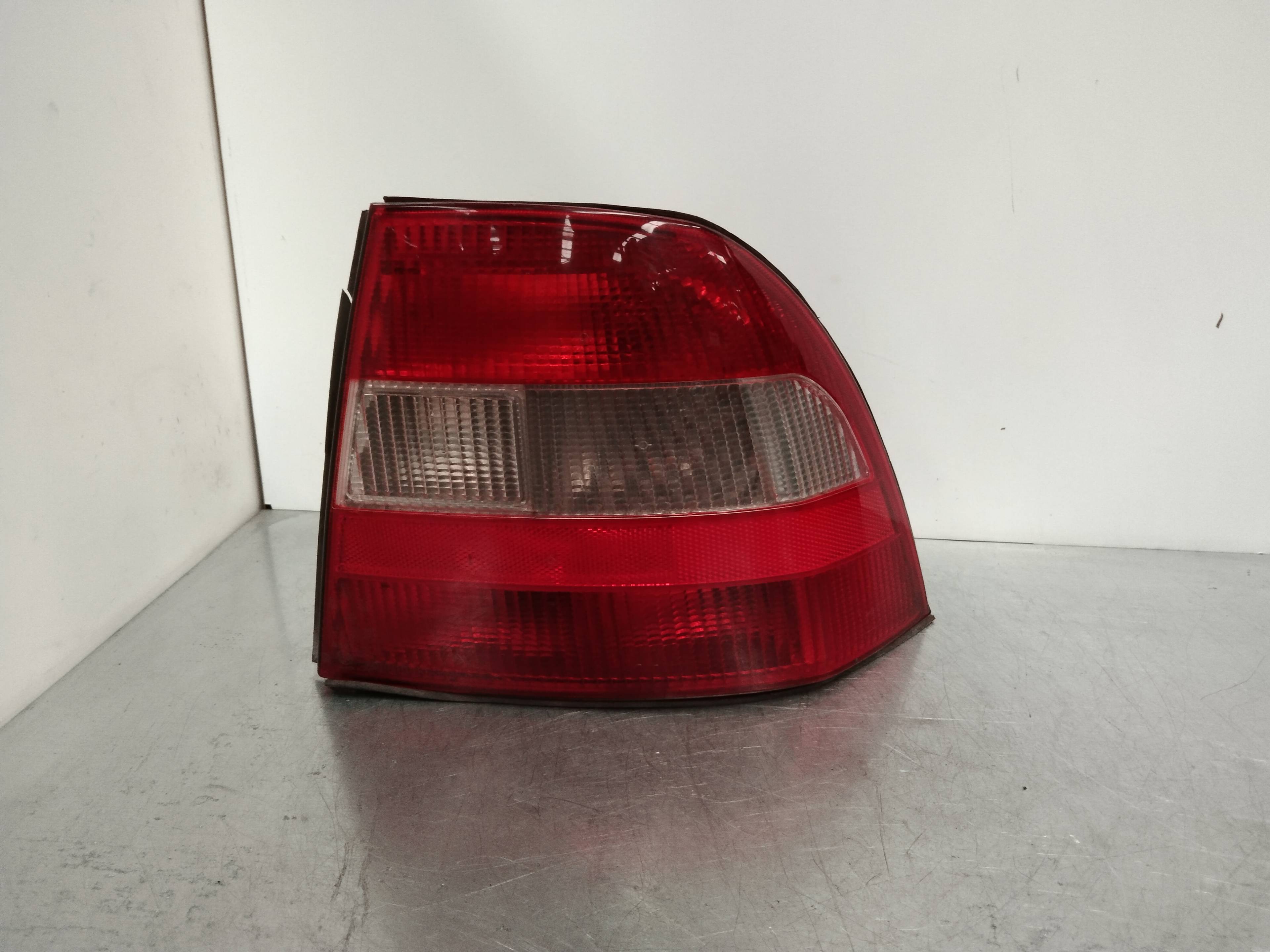 Scheinwerfer hinten rechts X20DTL 90568049 de Opel Vectra b (j96) 1995-2002 - pieza usada