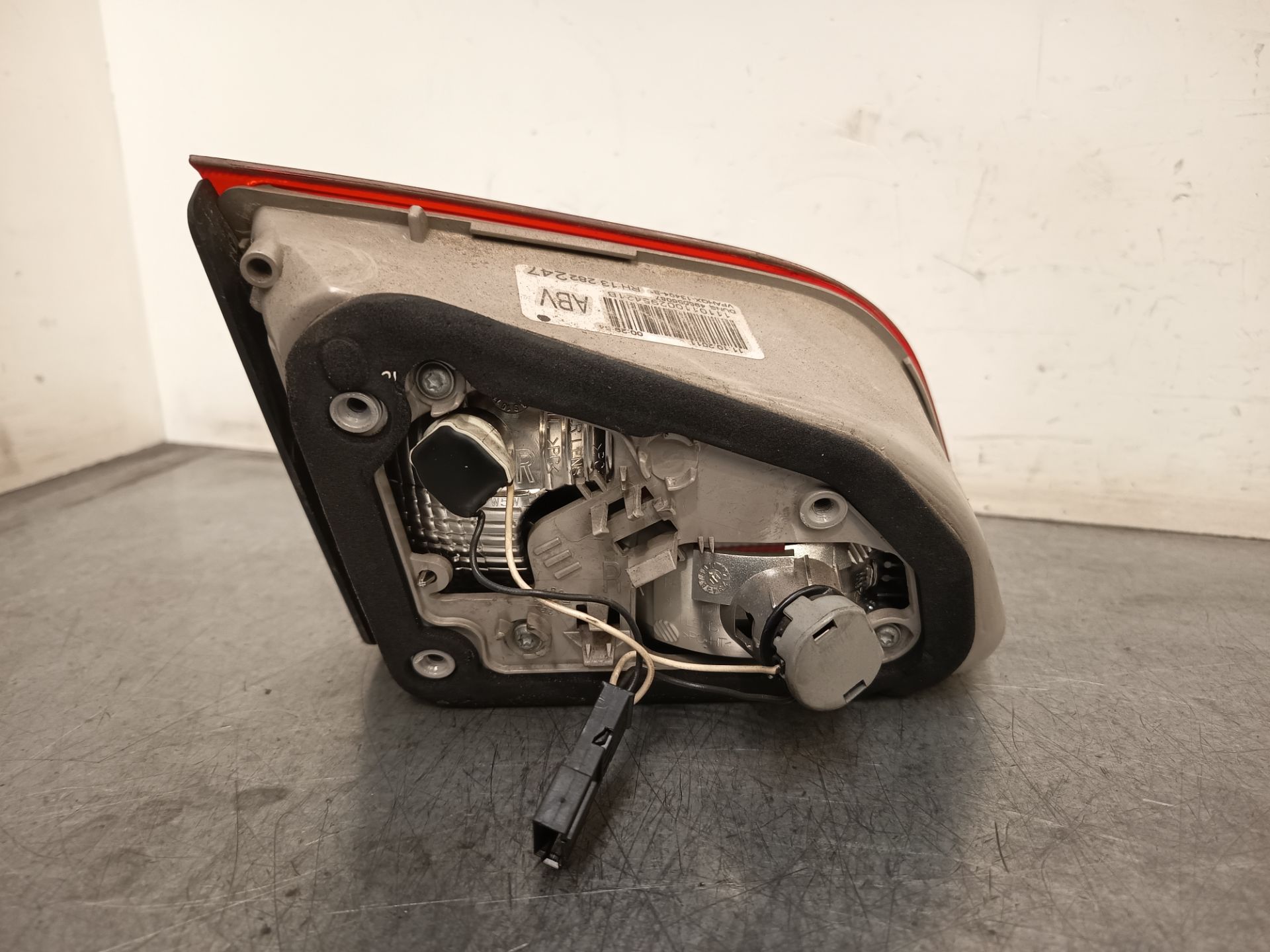 Piloto trasero derecho interior 13282247 de Opel Astra j sports tourer (p10) 2010-2015 - pieza usada