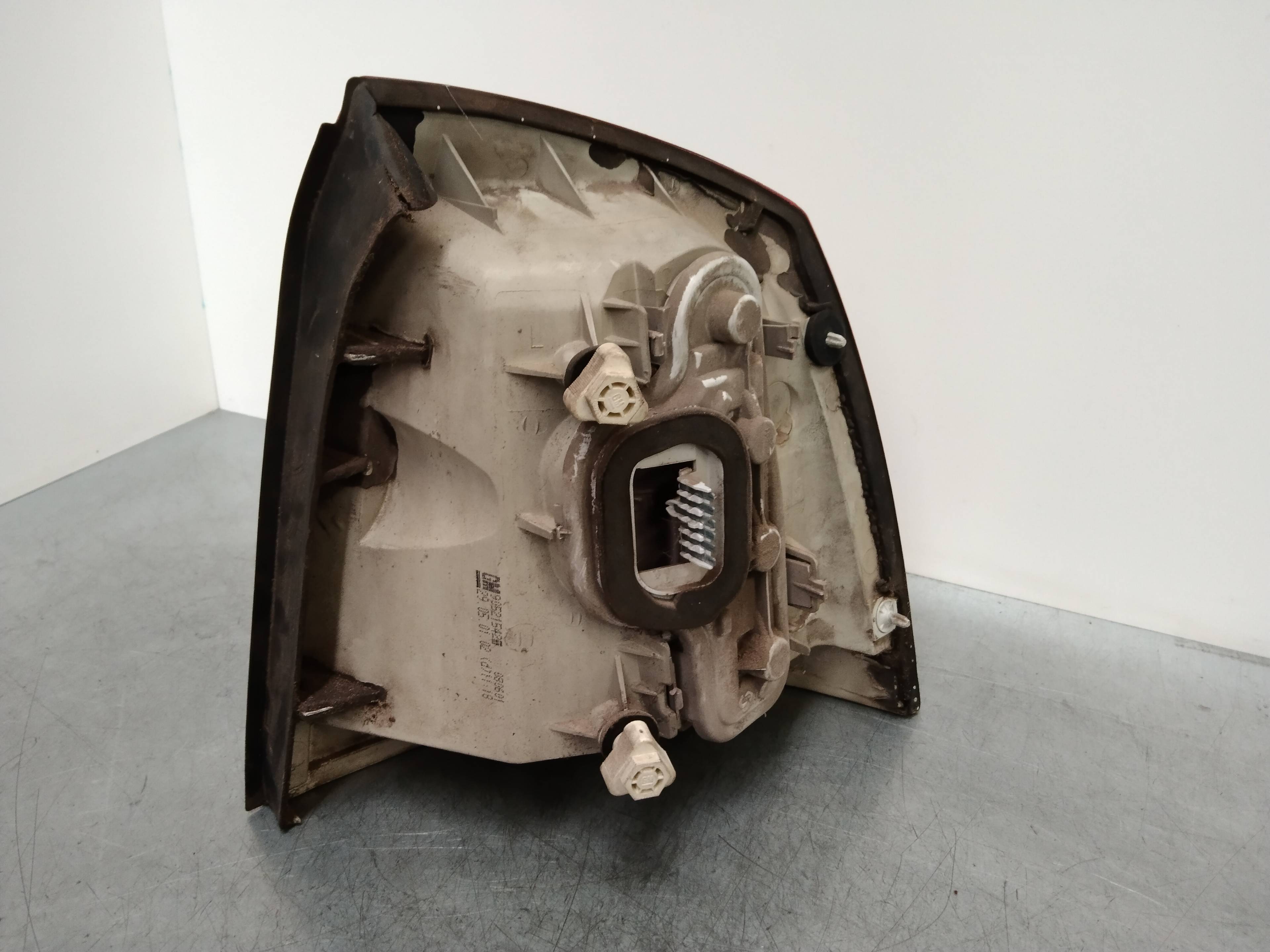 Piloto trasero izquierdo Z16XE 90521542 de Opel Astra g sedán (t98) 1998-2000 101 CV