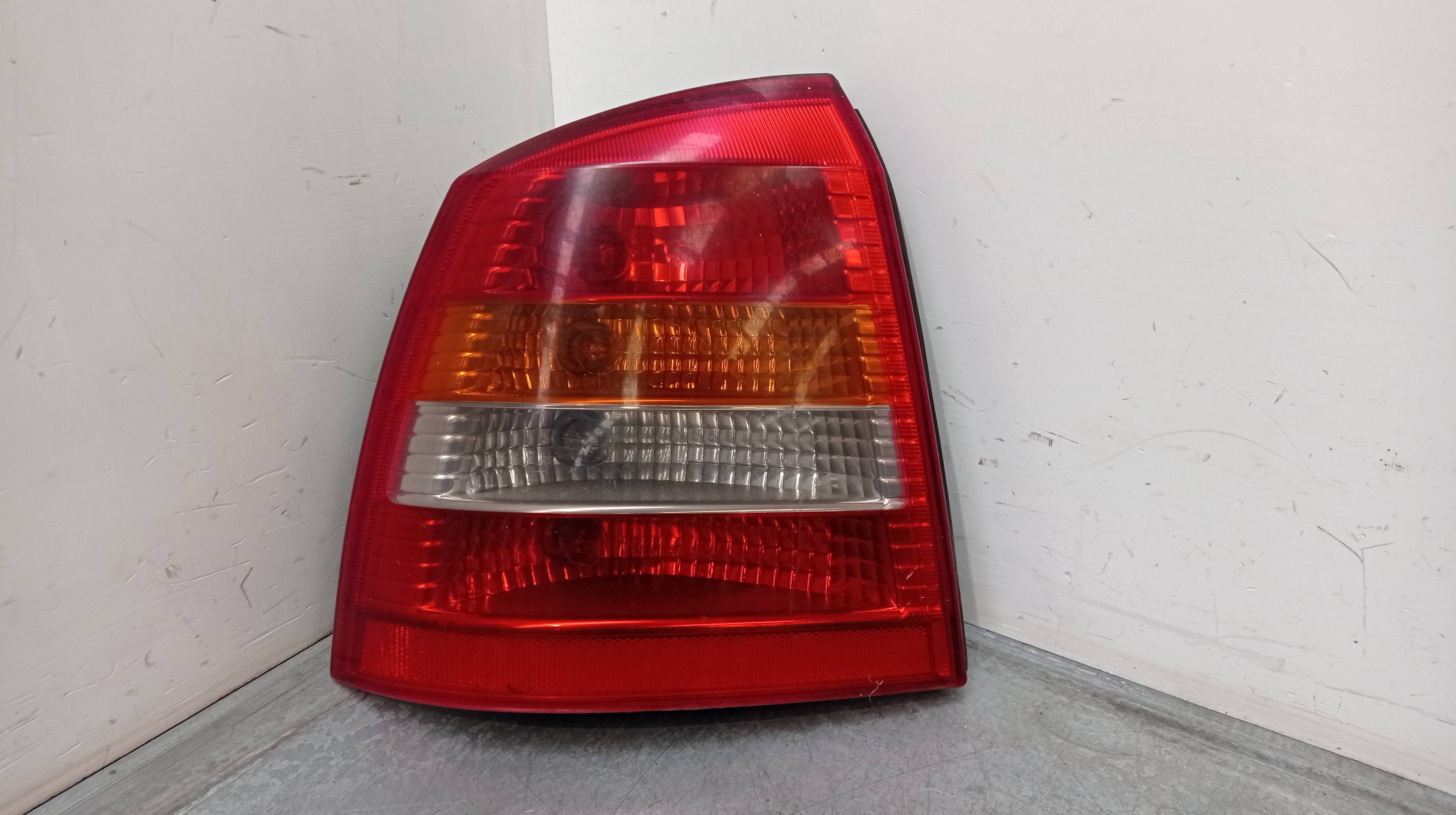 Piloto trasero izquierdo X17DTL 90521542 de Opel Astra g hatchback (t98) 1998-1999 - pieza usada