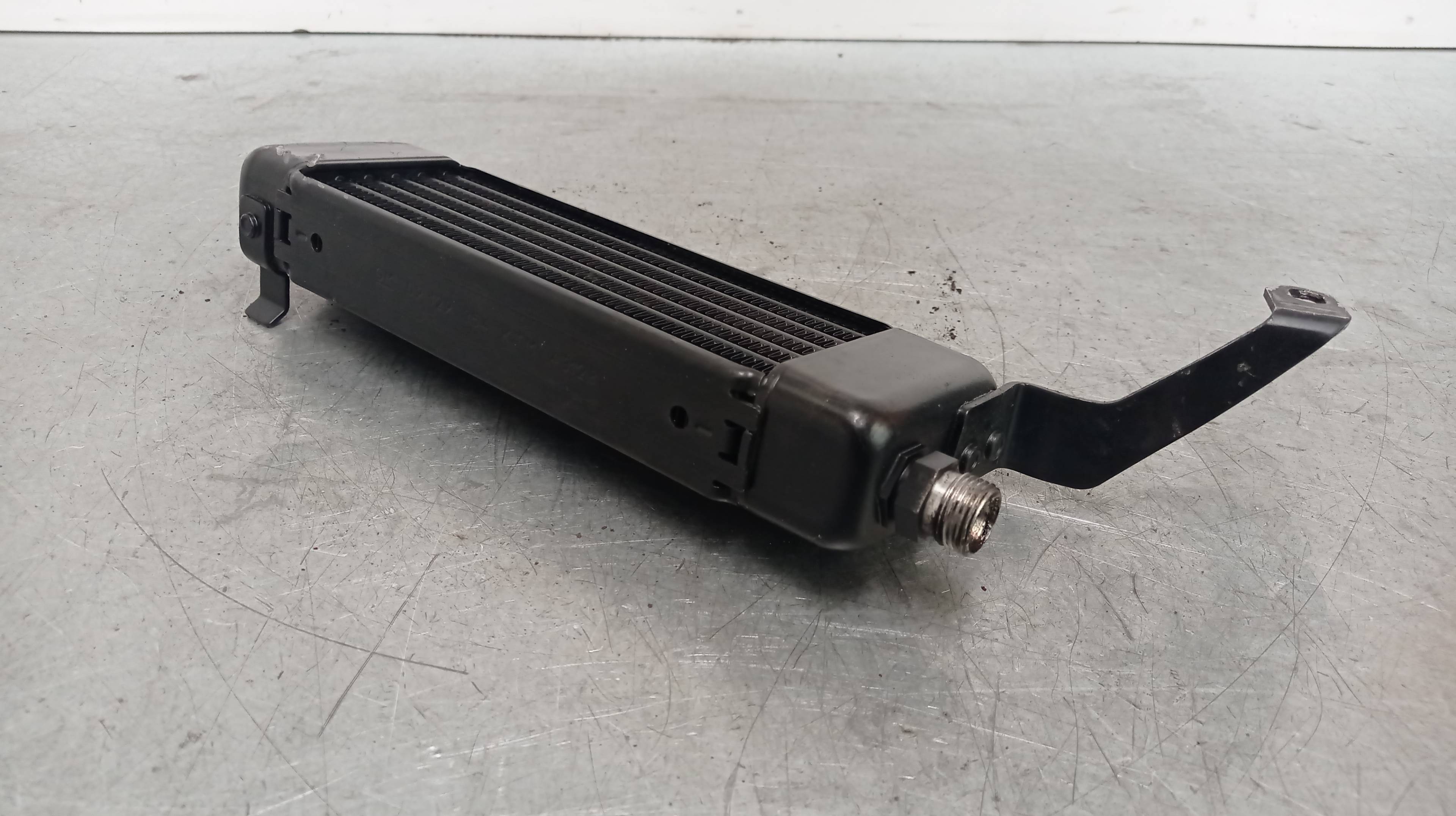 Enfriador de aceite motor X17DTL 09129354 de Opel Astra g sedán (t98) 1998-2000 68 CV - pieza usada