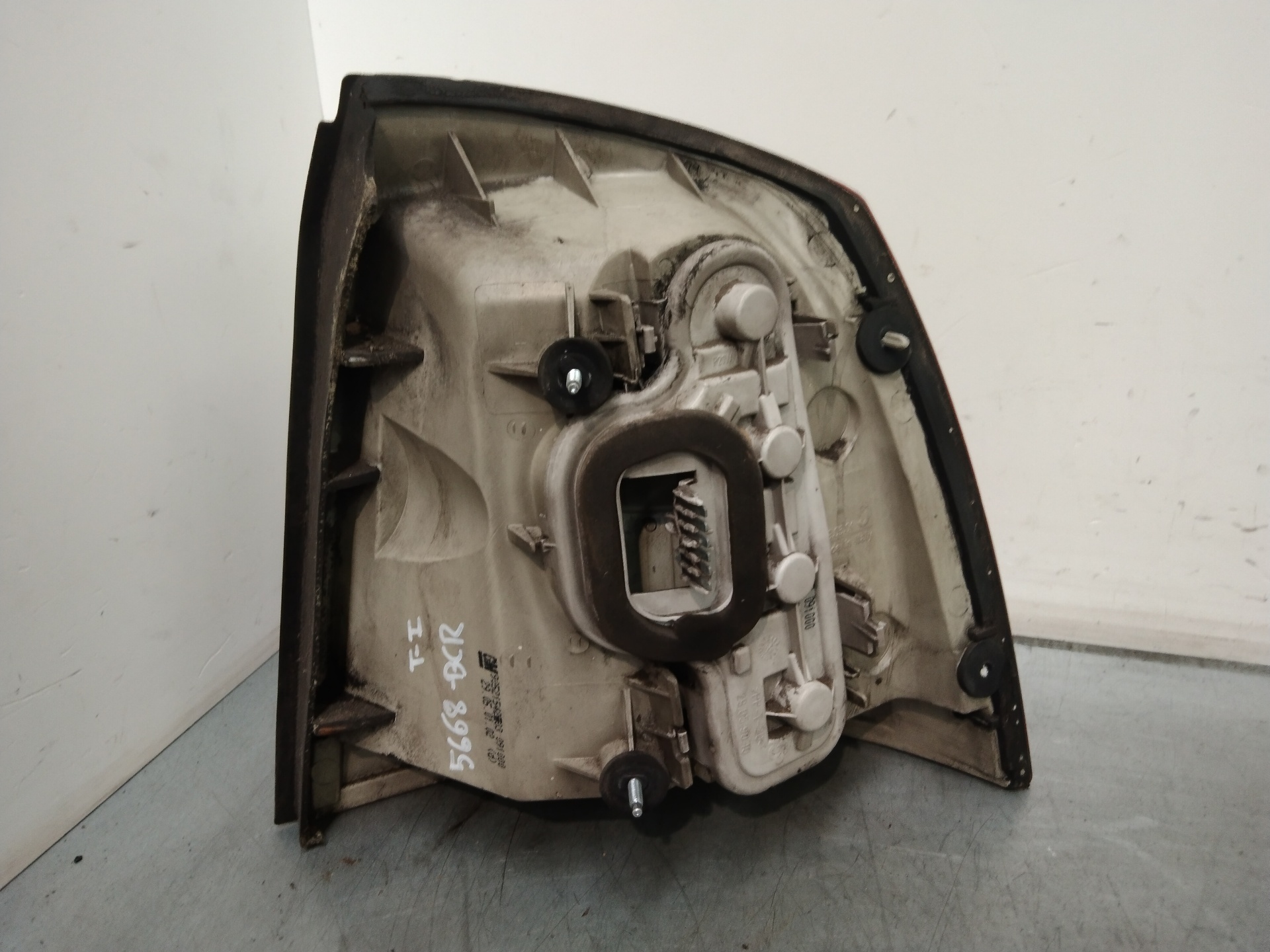 Piloto trasero izquierdo Y20DTH 90521542 de Opel Astra g classic (t98) 2004-2006 - pieza usada