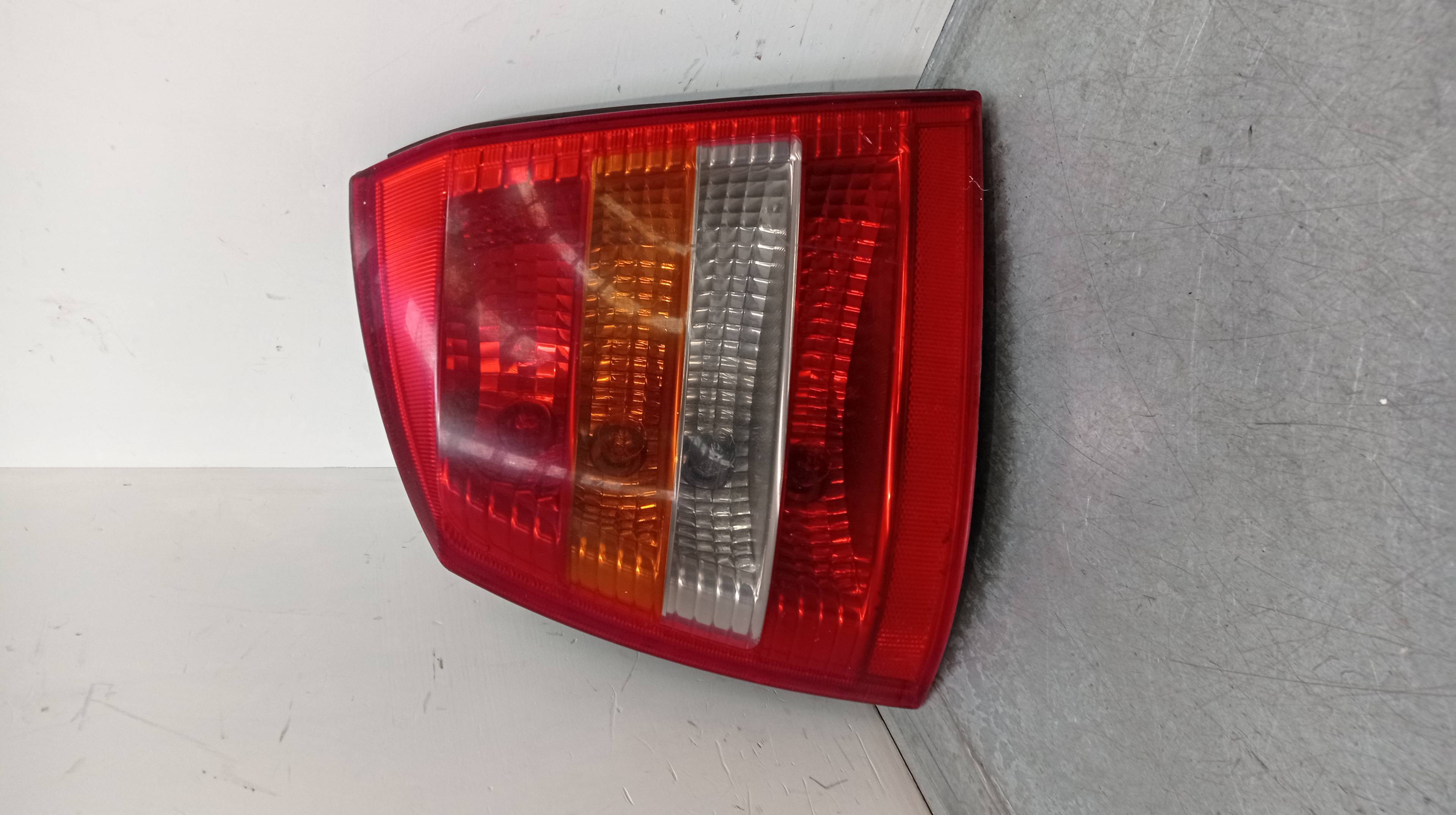 Piloto trasero izquierdo X17DTL 90521542 de Opel Astra g hatchback (t98) 1998-1999 - pieza usada