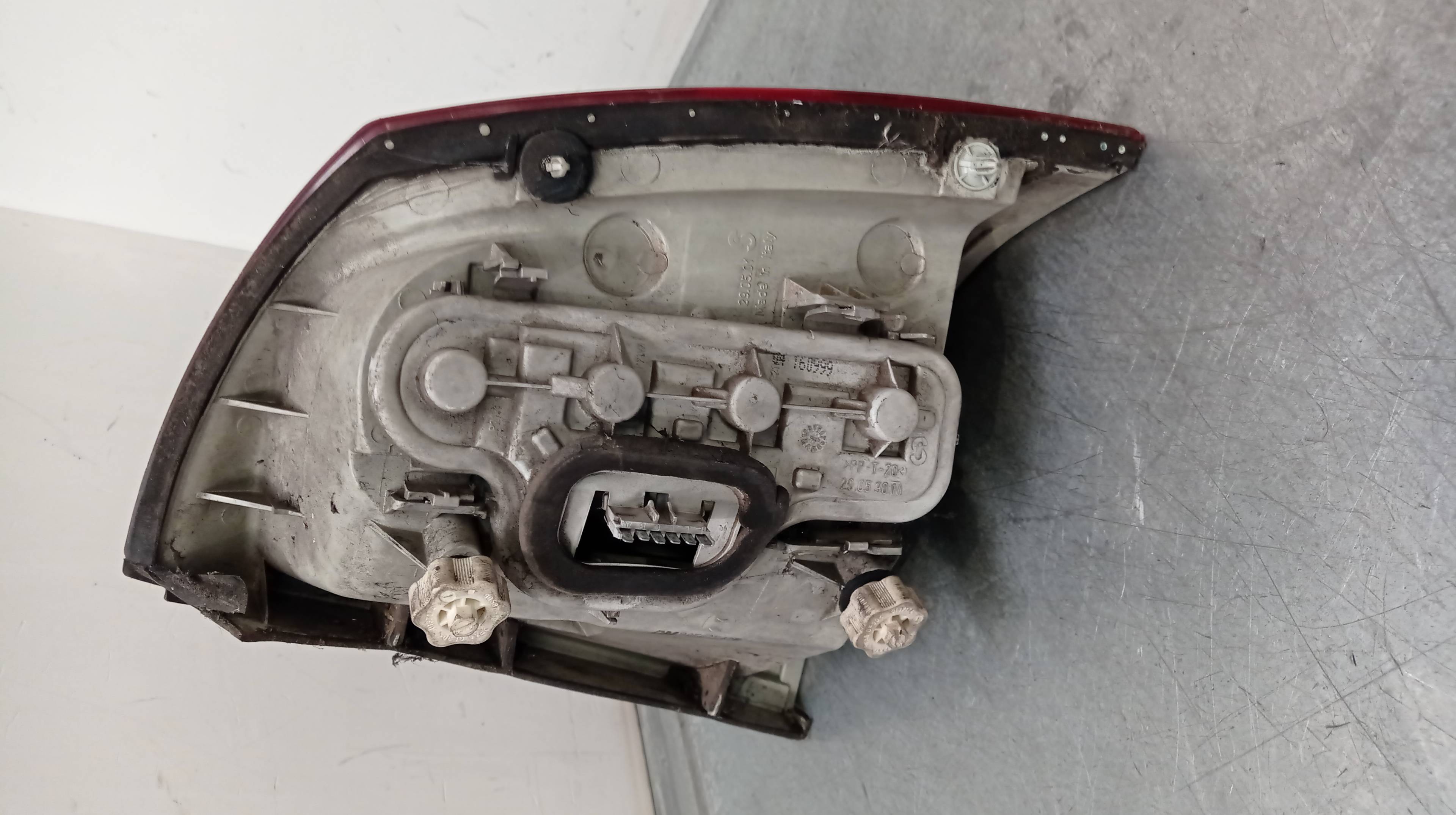 Piloto trasero izquierdo X17DTL 90521542 de Opel Astra g hatchback (t98) 1998-1999 - pieza usada