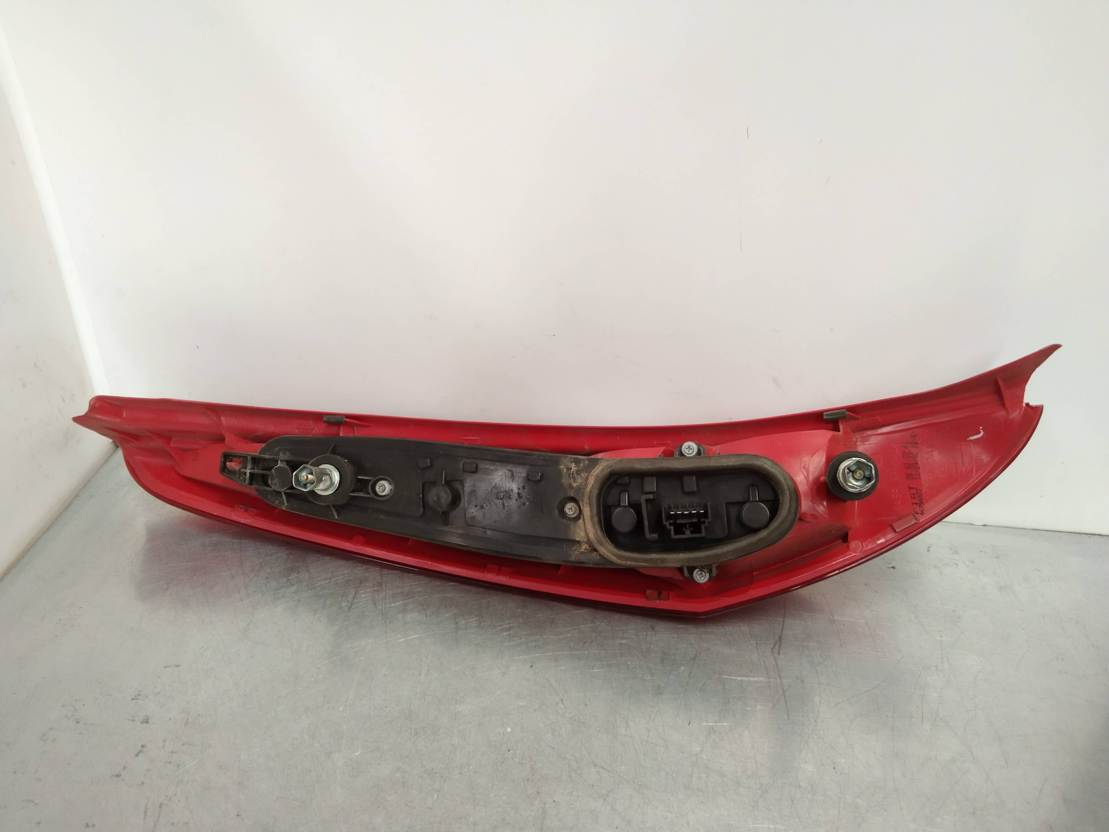 Feu arrière droit 46794077 de Fiat Punto (188_) 1999-2010 - pieza usada