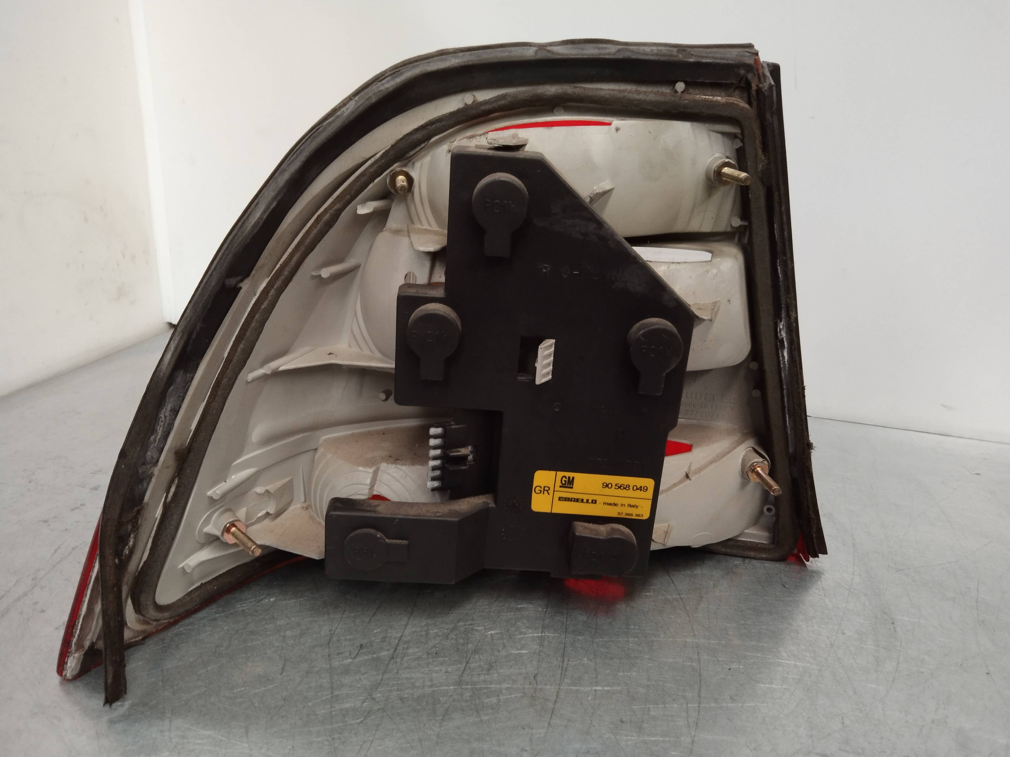 Scheinwerfer hinten rechts X16XEL 90568049 de Opel Vectra b hatchback (j96) 1997-2003 101 CV - pieza usada