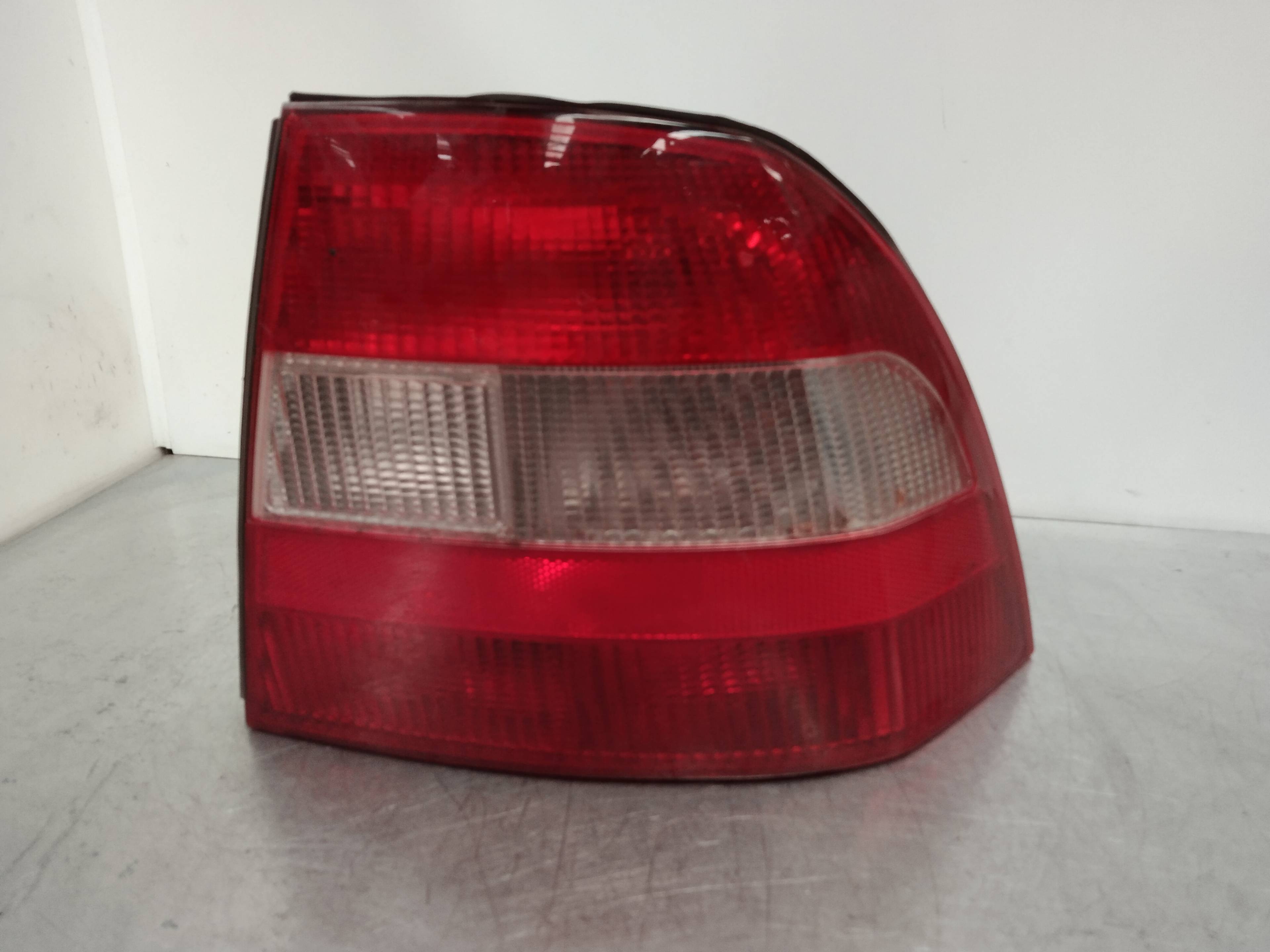 Scheinwerfer hinten rechts X16XEL 90568049 de Opel Vectra b hatchback (j96) 1997-2003 101 CV - pieza usada