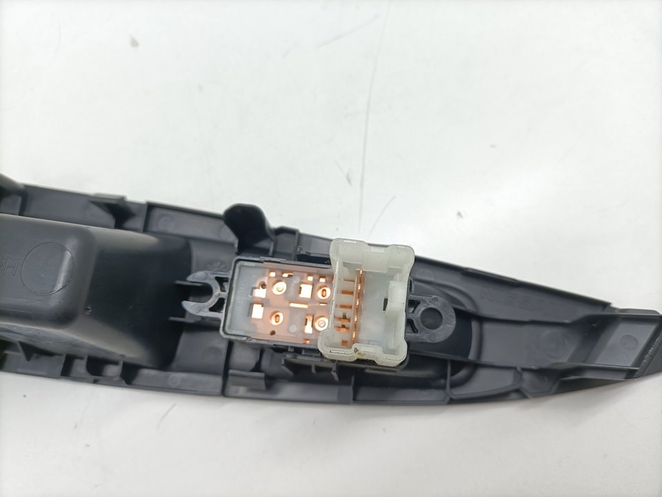 NISSAN Qashqai 2 generation (2013-2023) Rear Right Door Window Control Switch 829604EA0AX 23627719