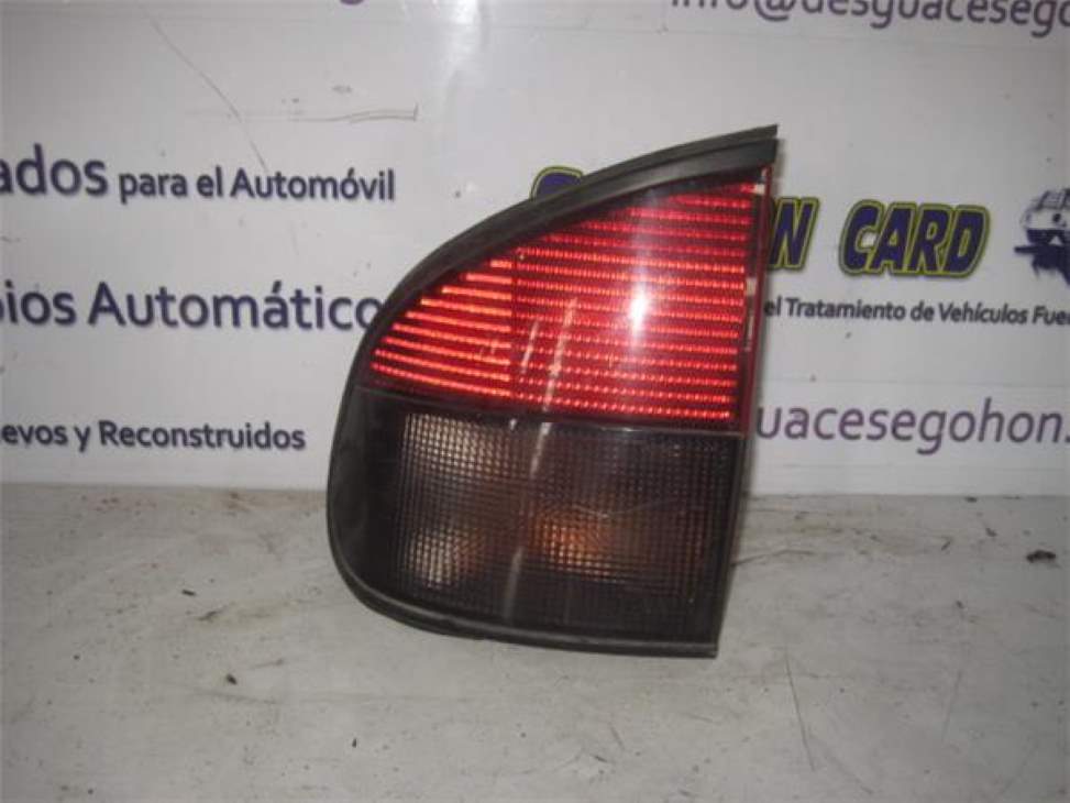 RENAULT Safrane 1 generation (1992-2000) Galinis kairys žibintas 7700808305, 7700808305 20847547