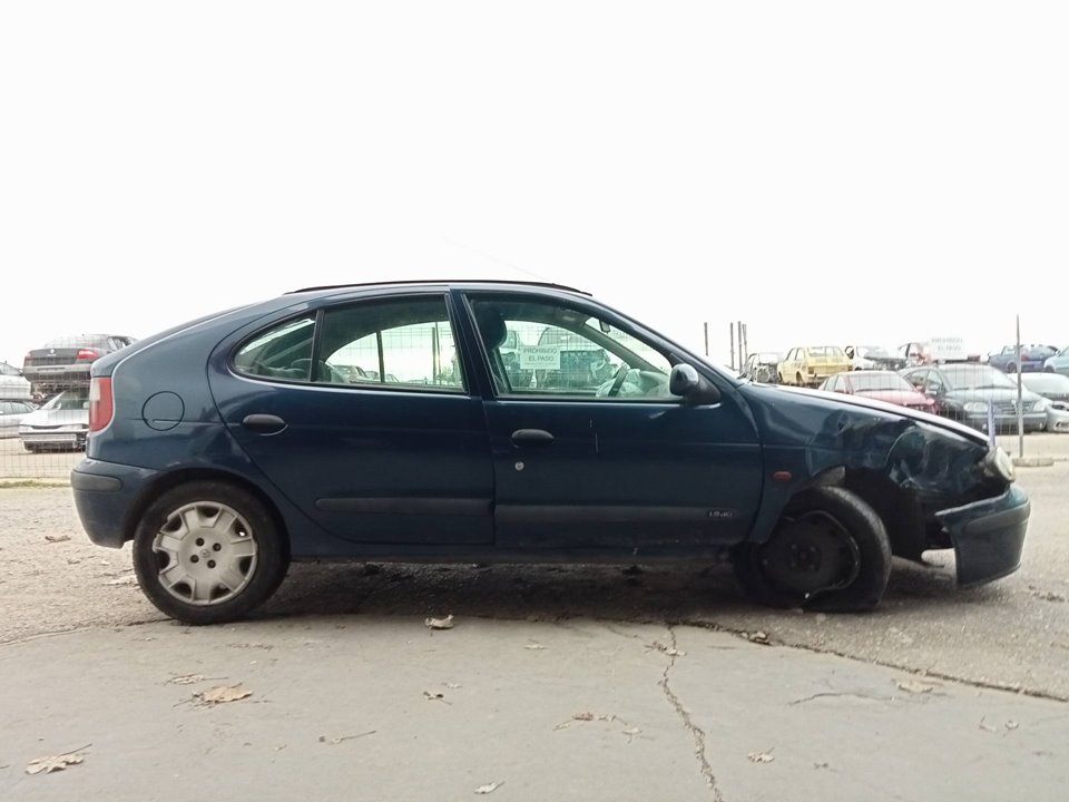 RENAULT Megane 1 generation (1995-2003) Противотуманка бампера передняя правая 25113859