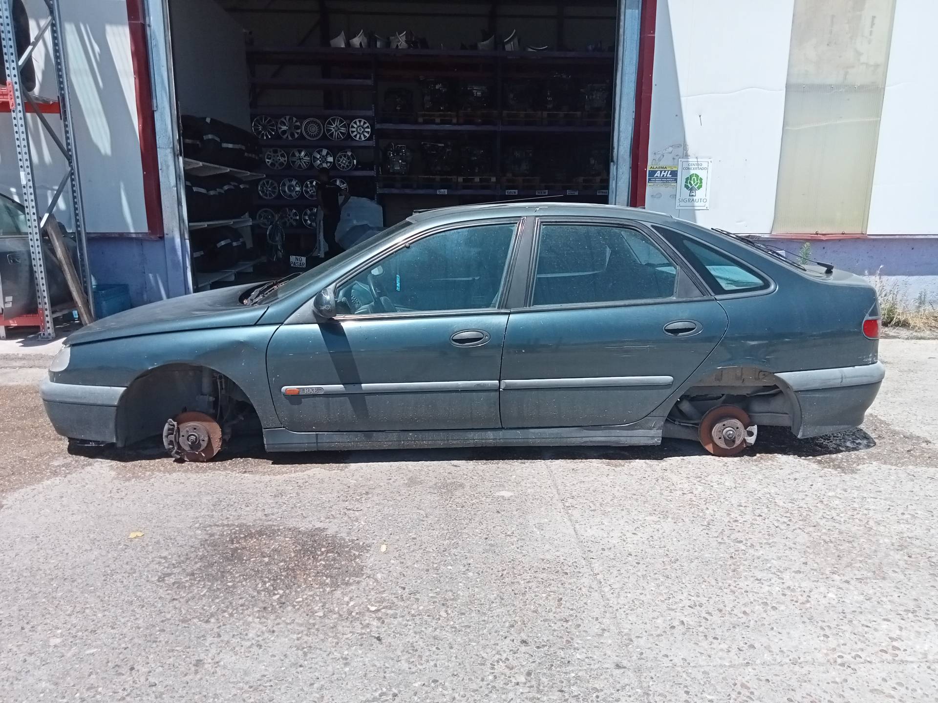 RENAULT Laguna 1 generation (1993-2001) Priekšējās kreisās durvis 7751471385 20867126