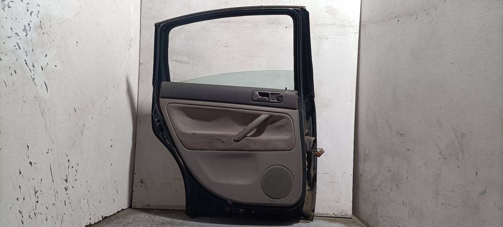 VOLKSWAGEN Passat B5 (1996-2005) Rear Left Door 3B5833051AB 20845964