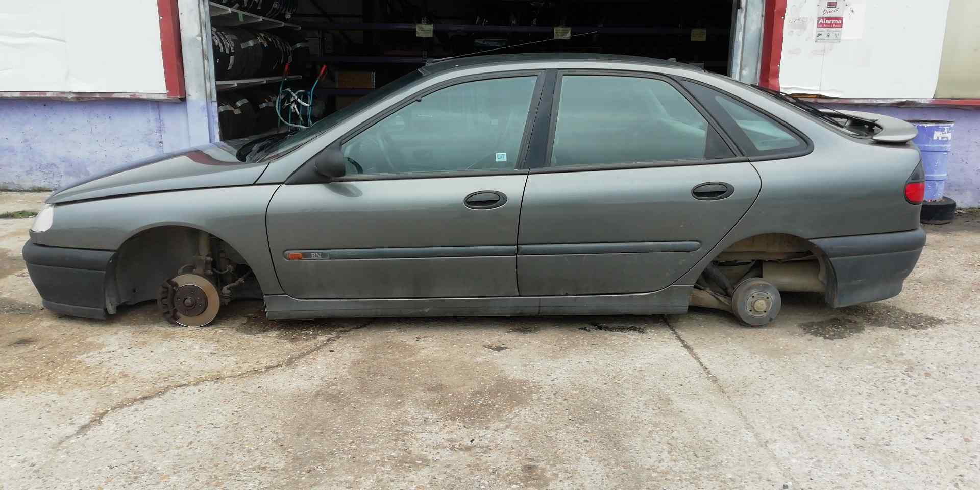 RENAULT Laguna 1 generation (1993-2001) Priekšējās kreisās durvis 7751471385 20859264