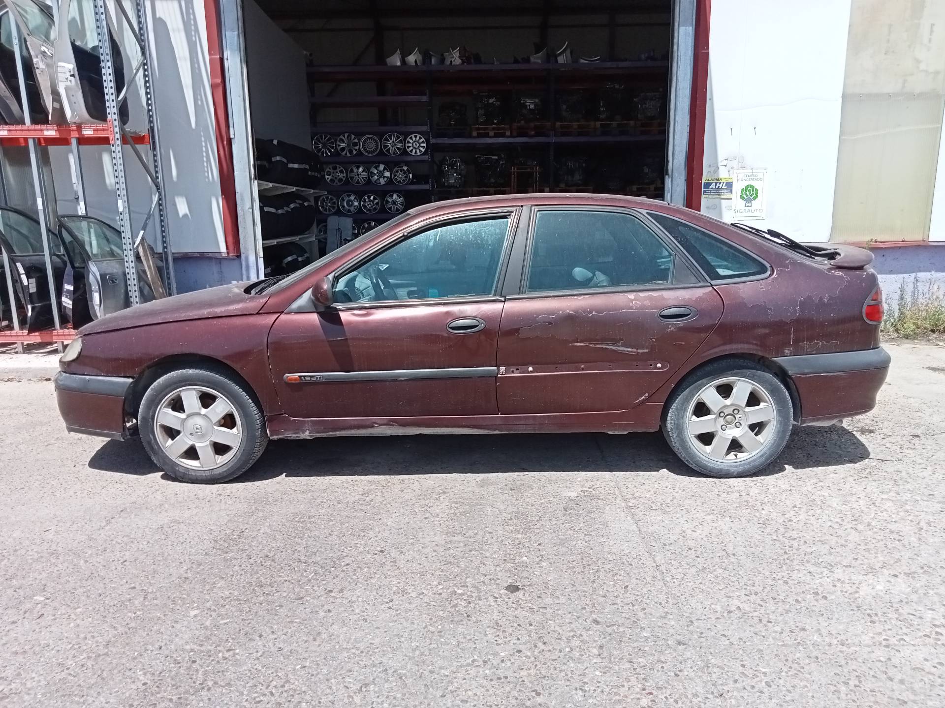 RENAULT Laguna 1 generation (1993-2001) Priekšējās kreisās durvis 7751471385 20867460