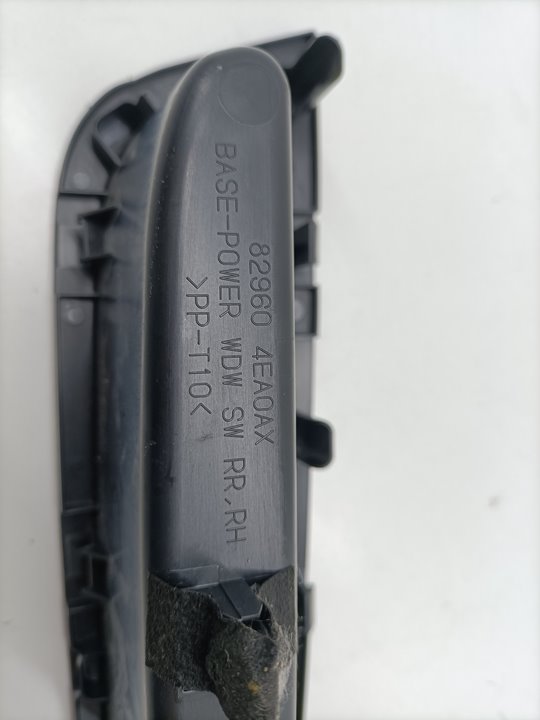 NISSAN Qashqai 2 generation (2013-2023) Rear Right Door Window Control Switch 829604EA0AX 23627719