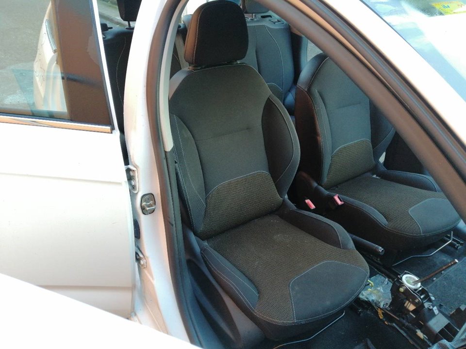 CITROËN C1 1 generation (2005-2016) Front Right Seat 25069561