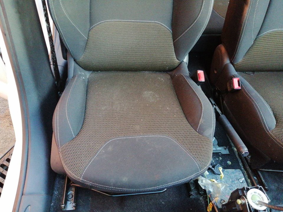 CITROËN C1 1 generation (2005-2016) Priekinė dešinė sėdynė 25069561