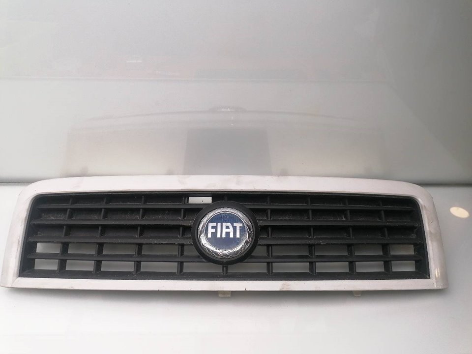 FIAT Doblo 1 generation (2001-2017) Priekinės radiatoriaus grotelės 735418095 19253748