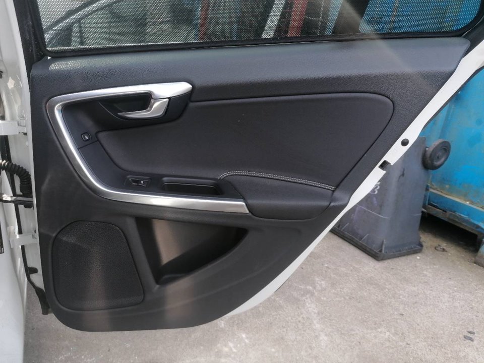 VOLVO V60 1 generation (2010-2020) Jobb hátsó ajtó panelje 39820140 25068937