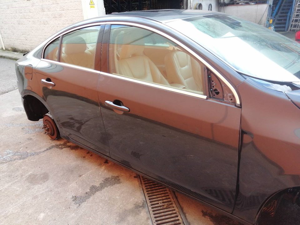 VOLVO S60 2 generation (2010-2020) Höger främre dörr 31352780 25069437