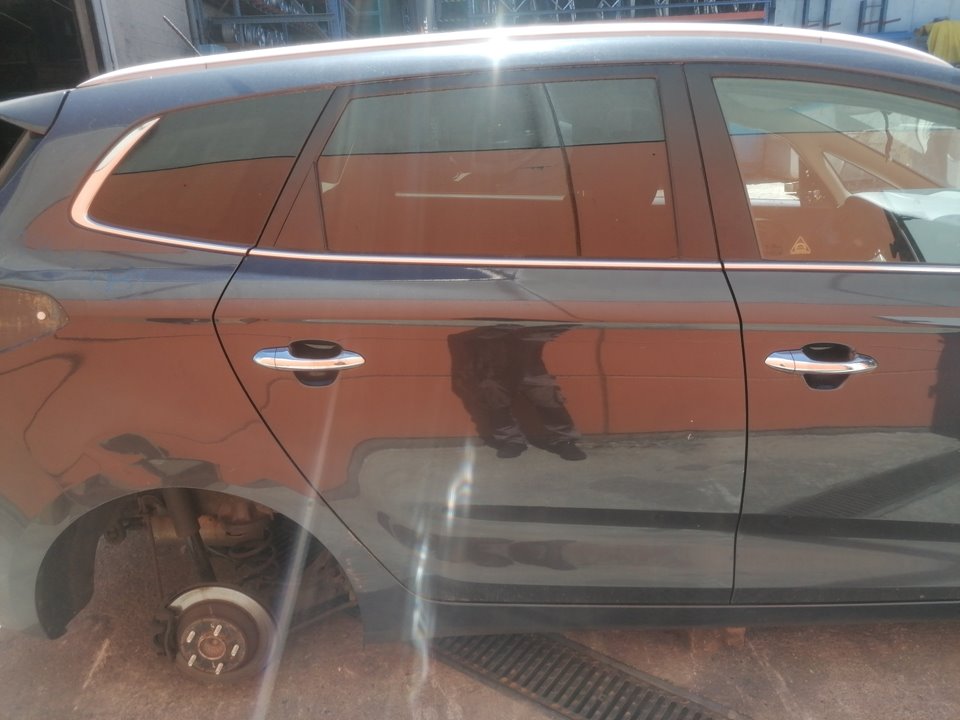 KIA Carens 3 generation (RP) (2013-2019) Labās aizmugurējās durvis 77004A4000 21541874