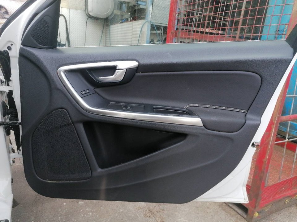 VOLVO V60 1 generation (2010-2020) Jobb első ajtó panelje 39819091 25068929