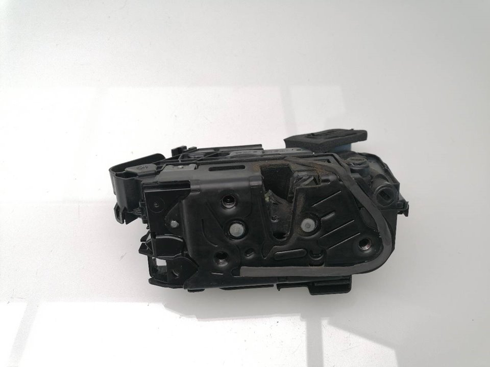 SEAT Alhambra 2 generation (2010-2021) Aizmugurējā labā durvju slēdzene 5TA839016E 22064899