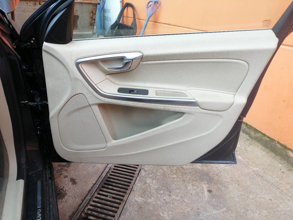 VOLVO S60 2 generation (2010-2020) Priekšējo labo durvju panelis 39817554 25069527