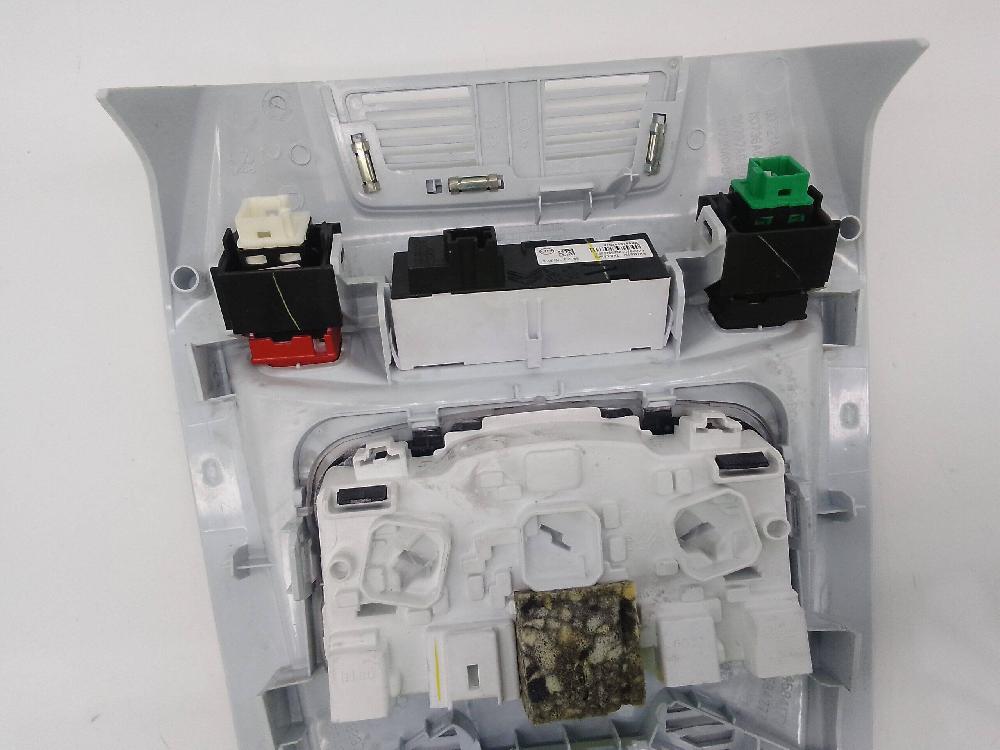 Lumière habitacle 9814583977 de Peugeot 3008 suv (mc_, mr_, mj_, m4_) 2016-0 con 103500 km - pieza usada