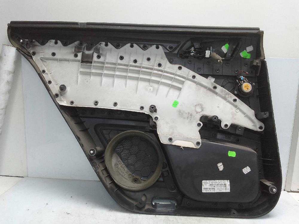 Guarnecido de la puerta trasera derecha 3T5867212 de Skoda Superb ii station wagon (3t5) 2010-0 con 138000 km - pieza usada