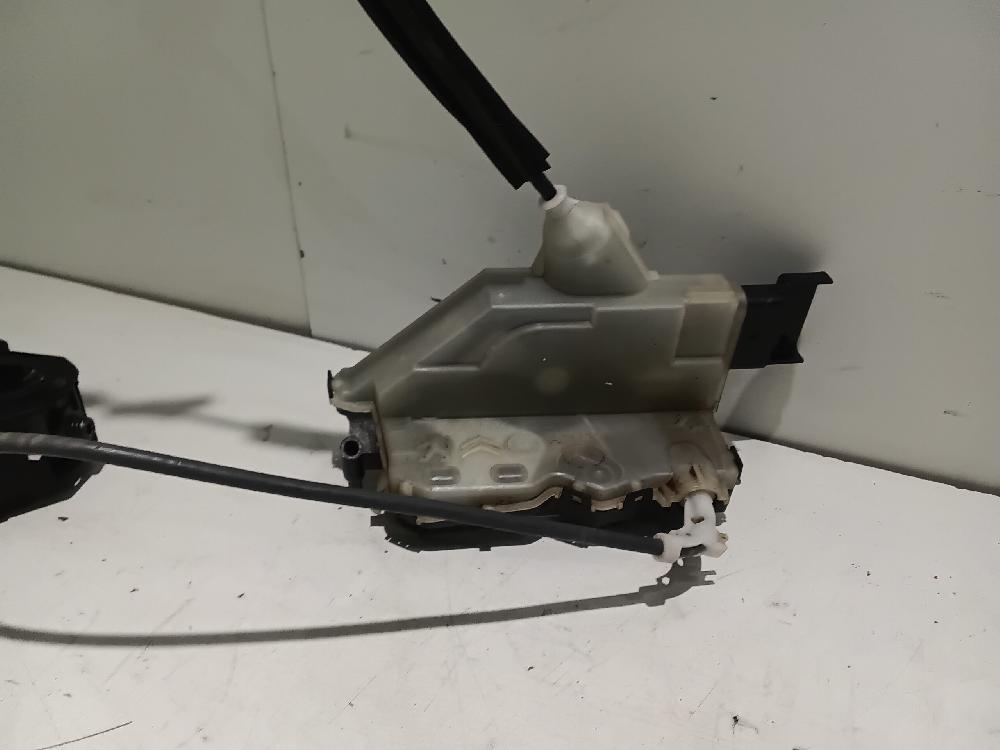 Serrure avant droit 16942678 de Peugeot 5008 ii (mc_, mj_, mr_, m4_) 2018-0 con 165224 km - pieza usada