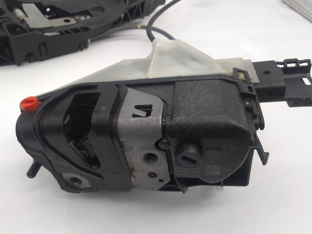 Cerradura puerta trasera izquierda 16943628 de Peugeot 3008 suv (mc_, mr_, mj_, m4_) 2016-0 con 103500 km - pieza usada