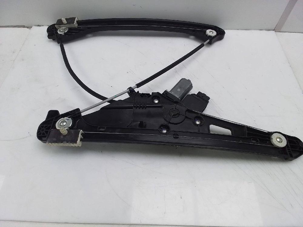 Alzacristalli anteriore sinistro 9829482380 de Peugeot 5008 (0u_, 0e_) 2009-2017 con 124500 km - pieza usada