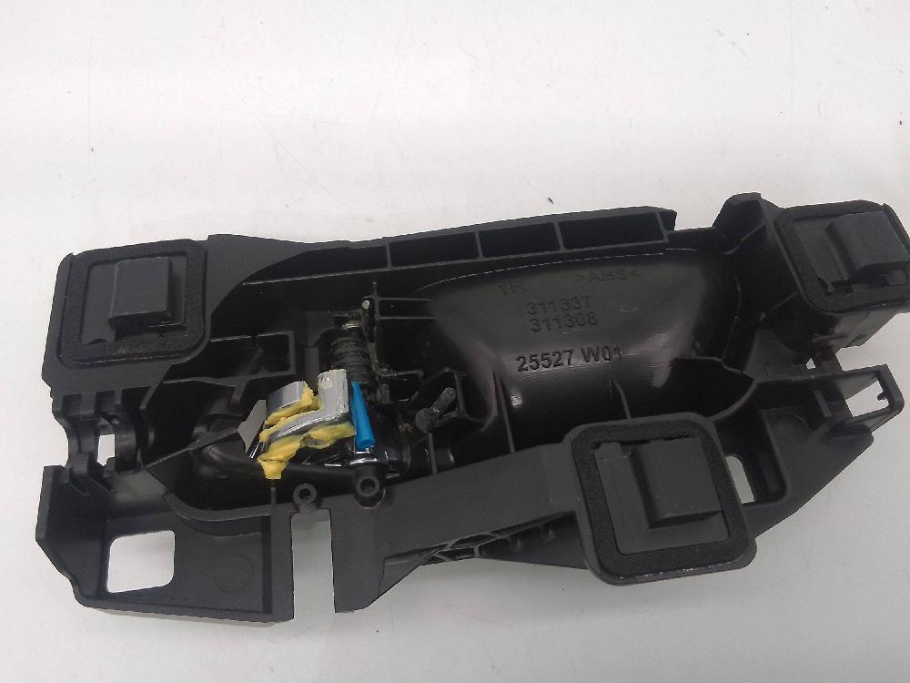 Maneta interior delantera derecha 25527W01 de Peugeot 3008 suv (mc_, mr_, mj_, m4_) 2016-0 con 103500 km - pieza usada