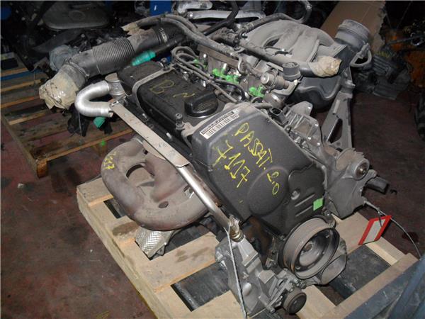 VOLKSWAGEN Passat B5 (1996-2005) Moteur AZM 24858469