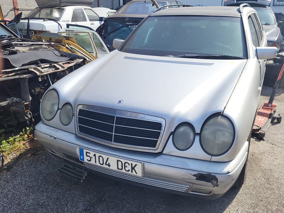 MERCEDES-BENZ E-Class W210/S210 (1995-2002) Vänster bakdörr 24700317