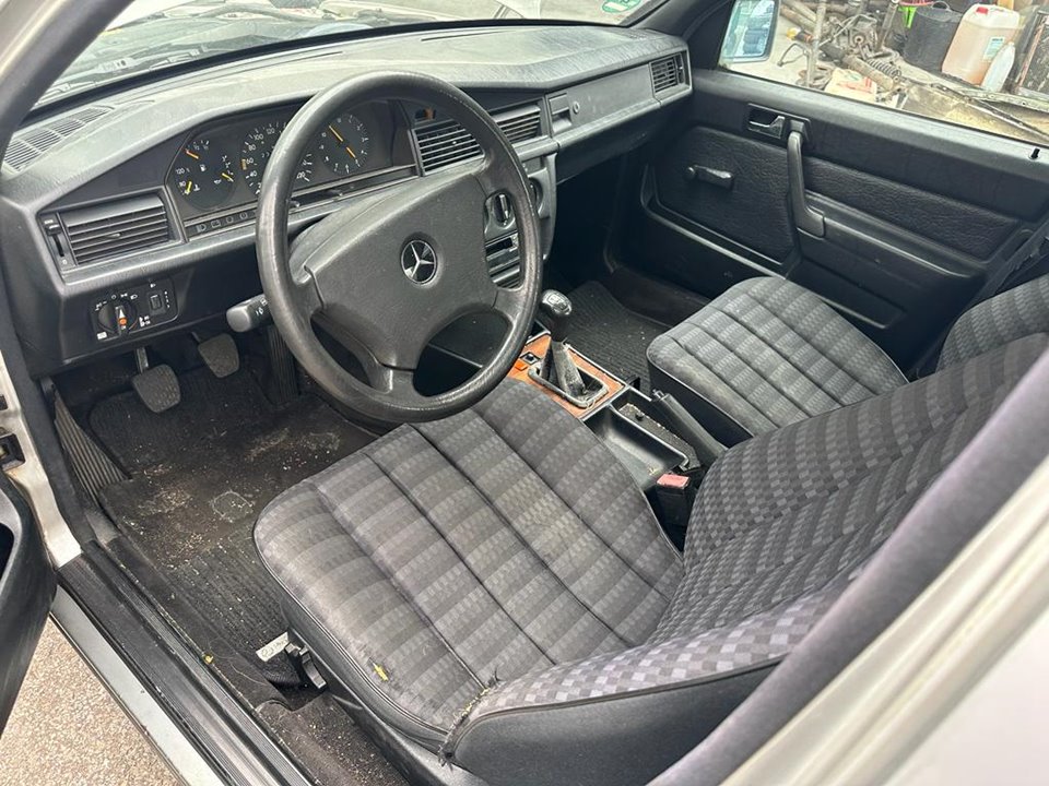 BMW 190 (W201) 1 generation (1982-1993) Polttoainesäiliön kannen lukko 24886975