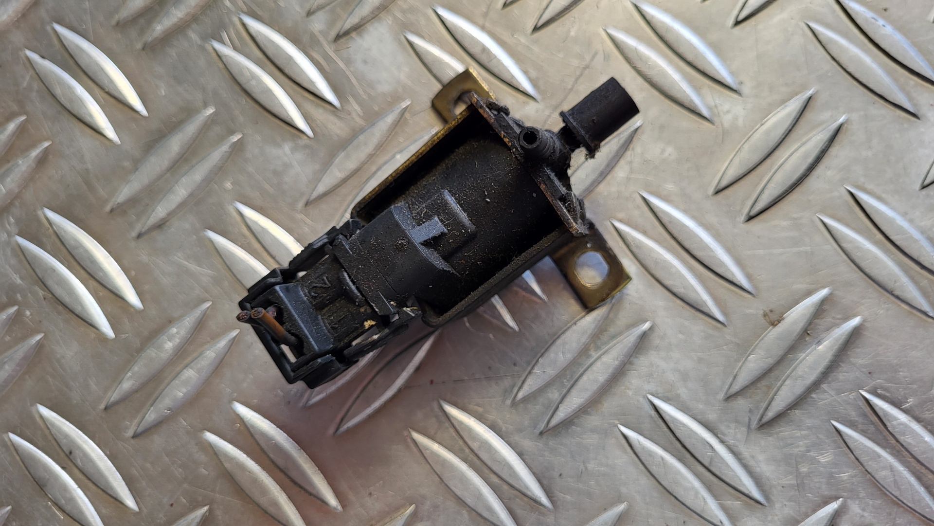 MERCEDES-BENZ Solenoid Valve 0015407097 19952362